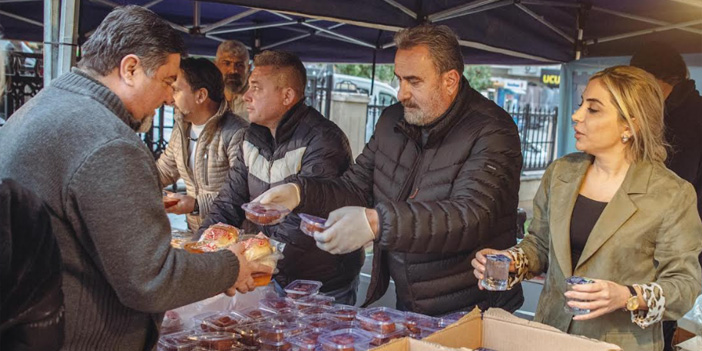DAVUTLAR’DA ORUÇLAR KUŞADASI BELEDİYESİ’NİN İFTAR SOFRASINDA AÇILDI