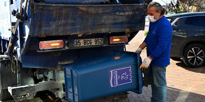 KUŞADASI’NDA EGE MAHALLESİ’NDEN İLK GERİ DÖNÜŞTÜRÜLEBİLİR ATIKLAR TOPLANDI