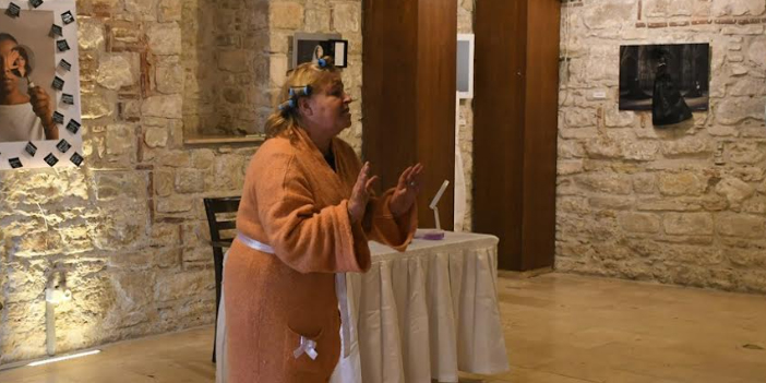 KUŞADASI’NDA 8 MART RUHU SANATLA TAÇLANDI: “ZÜMRÜDÜ ANKA” SAHNELENDİ