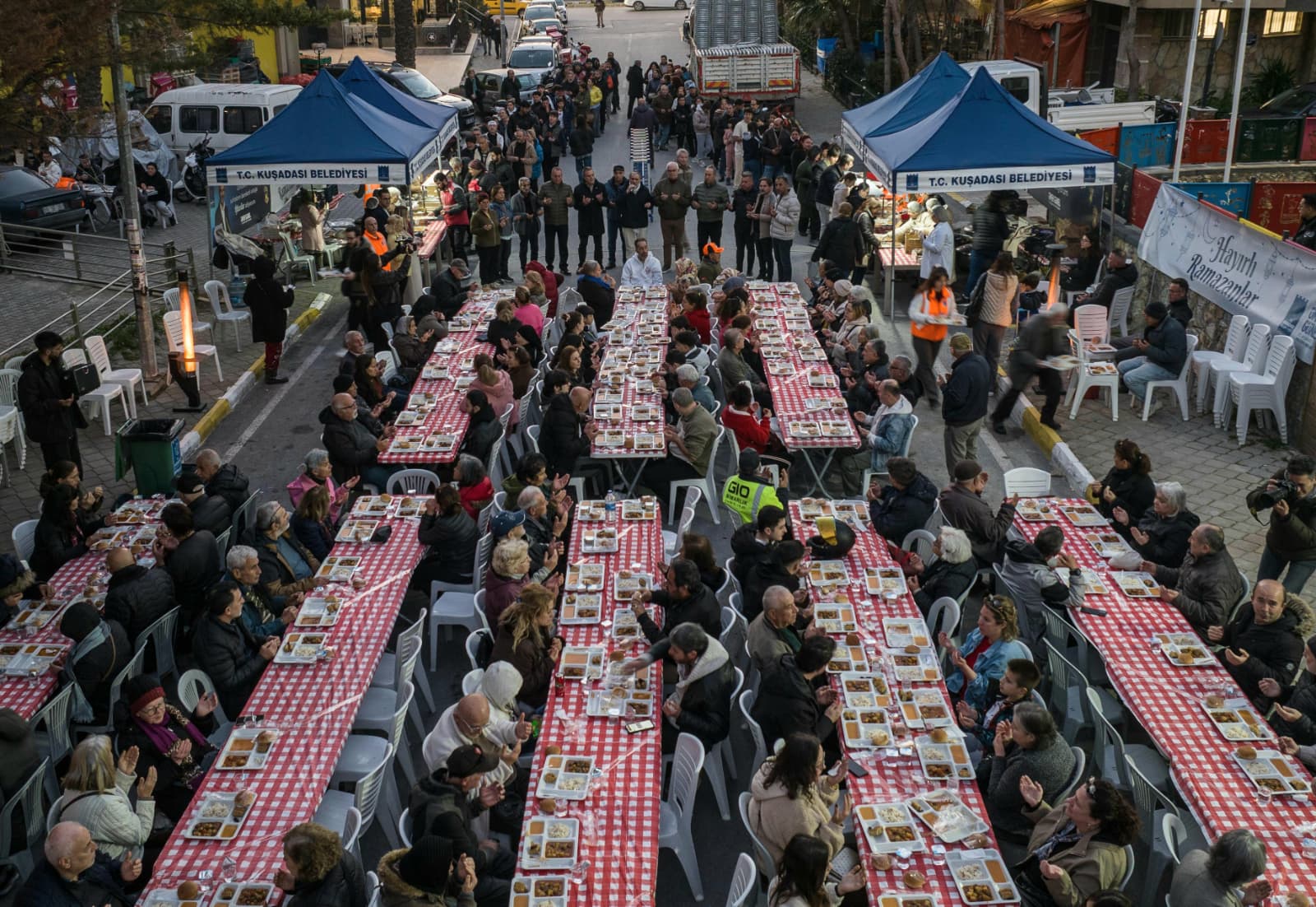 KUŞADASI’NDA RAMAZAN: DAYANIŞMANIN KENTİ, PAYLAŞMANIN BEREKETLİ SOFRASI