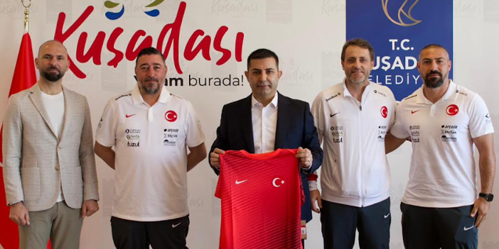 AY-YILDIZLI EKİBİMİZDEN BAŞKAN ÖMER GÜNEL’E TEŞEKKÜR