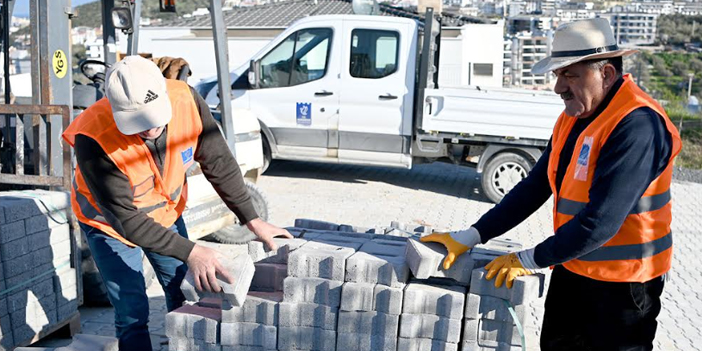 KUŞADASI BELEDİYESİ’NDEN KENT GENELİNDE KESİNTİSİZ YOL MESAİSİ