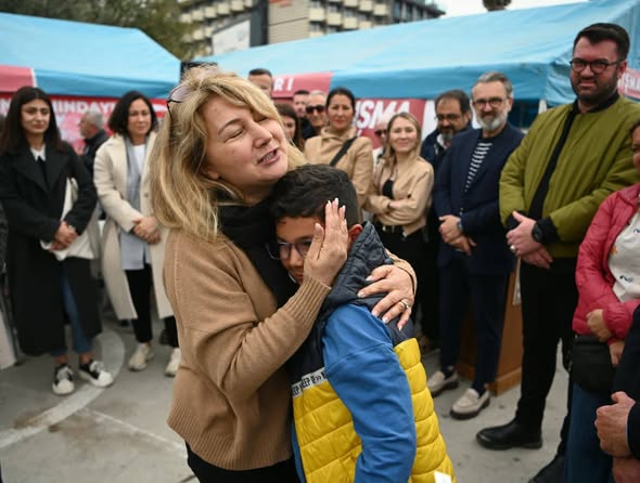 DUYGU GÜNEL’E SEVGİ SELİ; “BAŞKAN GERİ DÖNECEK!”