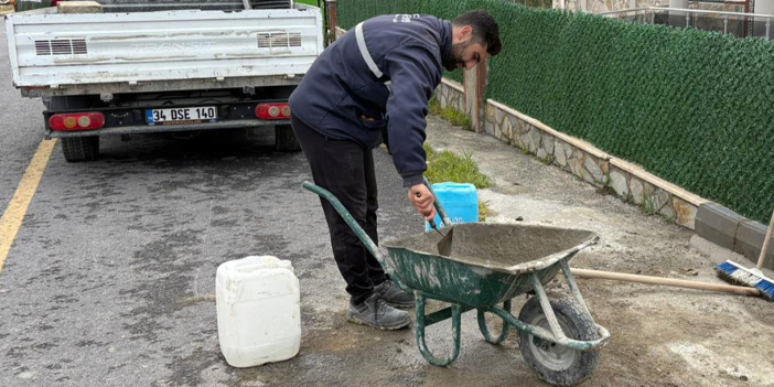 KUŞADASI BELEDİYESİ’NDEN FARKLI MAHALLELERDE EŞ ZAMANLI YOL MESAİSİ