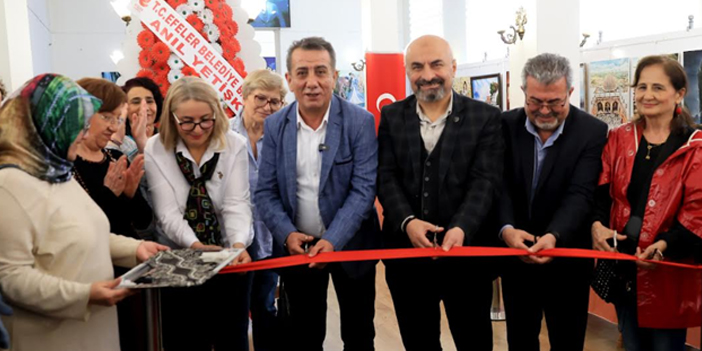 BAŞKAN ANIL YETİŞKİN EFELER’İN SANAT SERGİSİNİ AÇTI