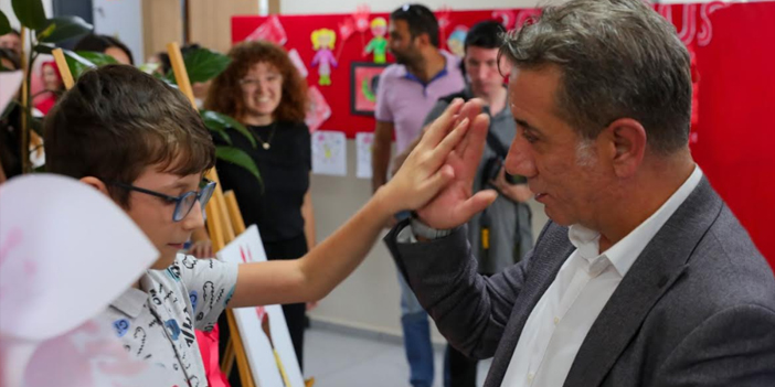 OTİZM YAŞAM MERKEZİ BAŞKAN ANIL YETİŞKİN İLE GÜÇLENEREK BÜYÜYOR