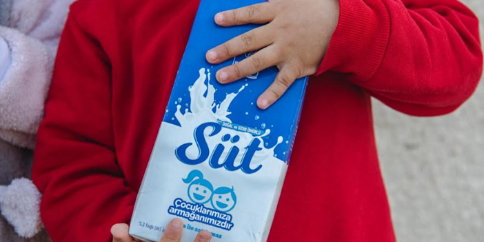 KUŞADASI BELEDİYESİ’NDEN ÇOCUKLARA 3 AYDA 22 BİN LİTRE SÜT DESTEĞİ