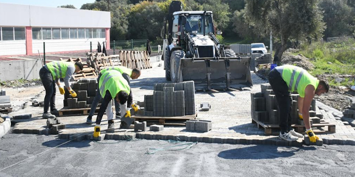 DEĞİRMENDERE MAHALLESİ’NİN YENİ YOLLARI YÜKLENİYOR