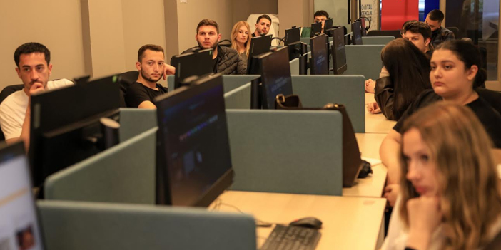 BAŞKAN ANIL YETİŞKİN’İN TEKNOLOJİ PROJESİ TAKDİR TOPLUYOR