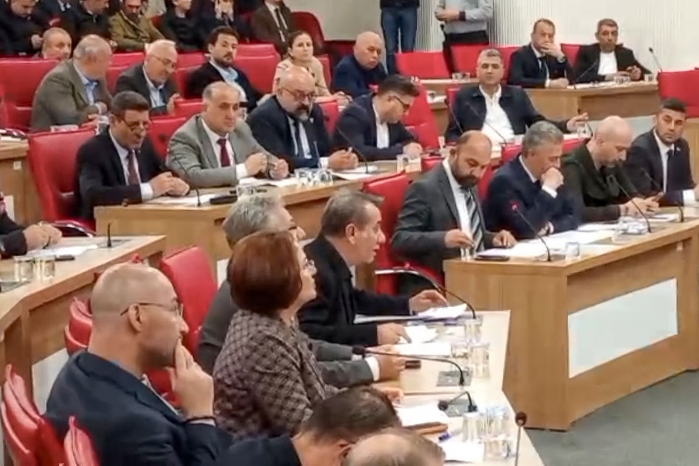 MECLİSTE PROJE TARTIŞMASI:  BAŞKAN ANIL YETİŞKİN YENİ DÖRT YOL KAVŞAĞI’NI SORDU