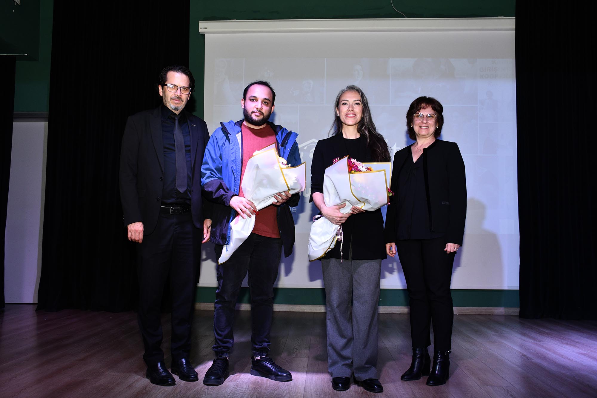 KUŞADASI’NDA ÖĞRENCİLERE SOSYAL GİRİŞİMCİLİK SEMİNERİ