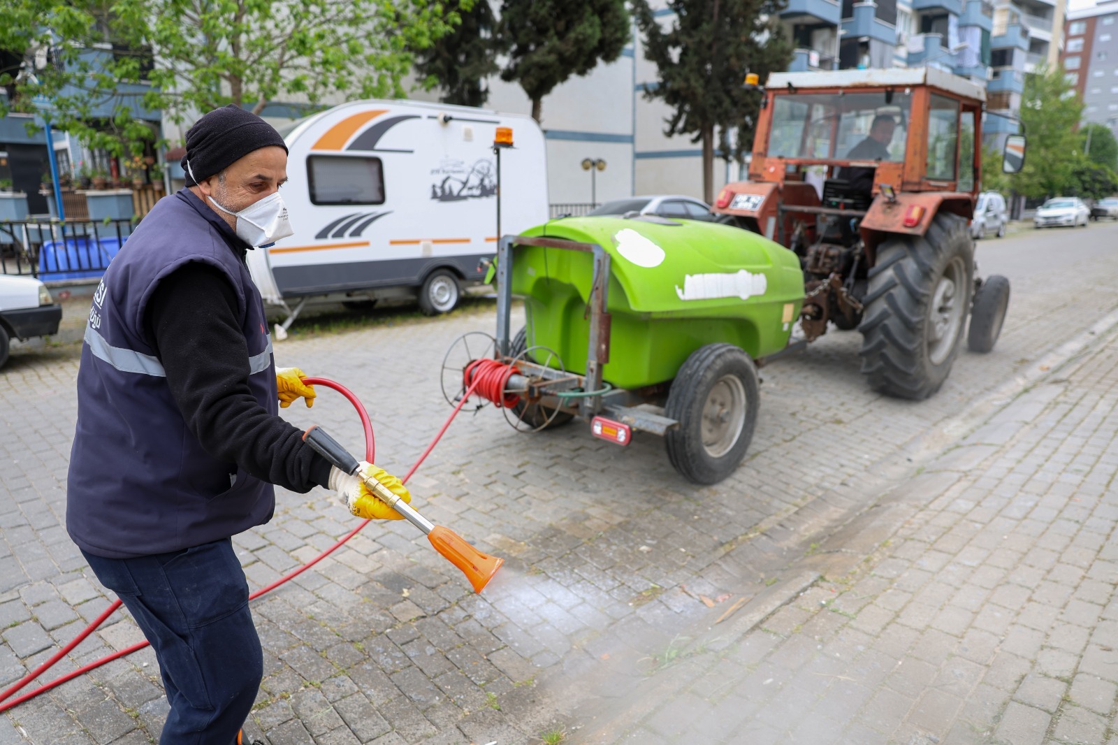 Efeler Belediyesi Halk Sağlığı Ve Kent Estetiği İçin Çalışmalarını Sürdürüyor