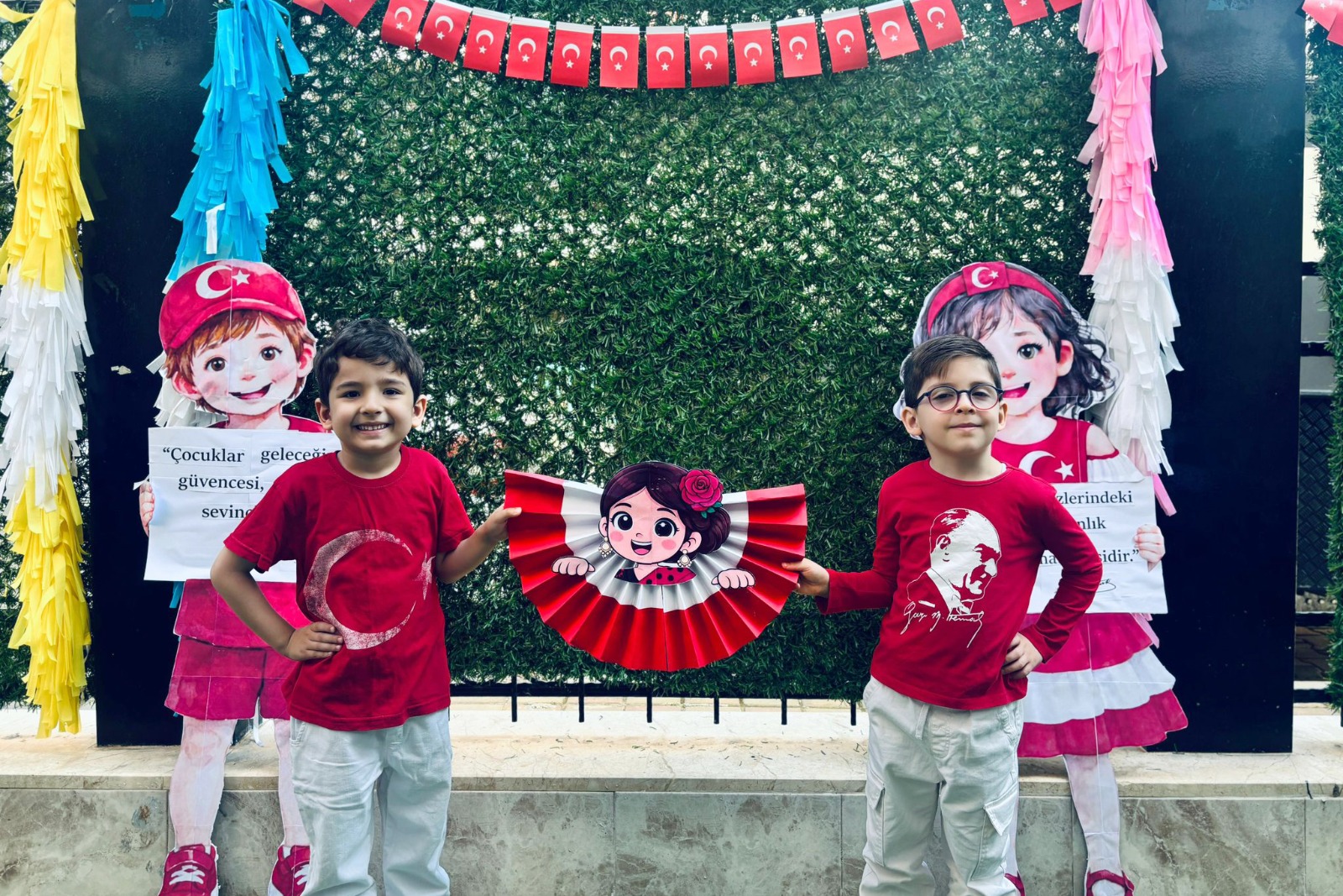 EFELER’İN MİNİKLERİ 23 NİSAN’I KUTLADI