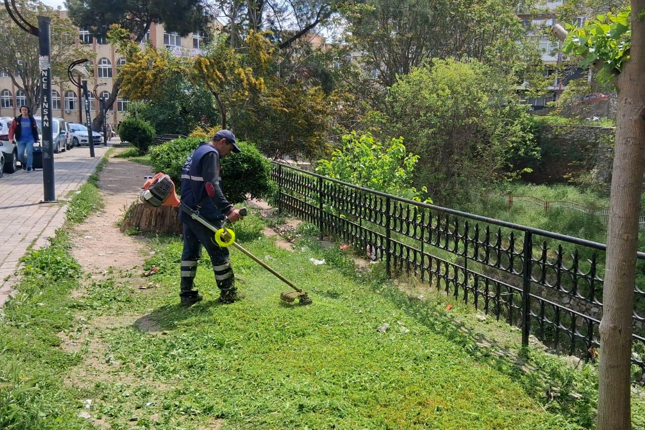 EFELER BELEDİYESİ ÇALIŞIYOR KENT DAHA TEMİZ VE DÜZENLİ HALE GELİYOR