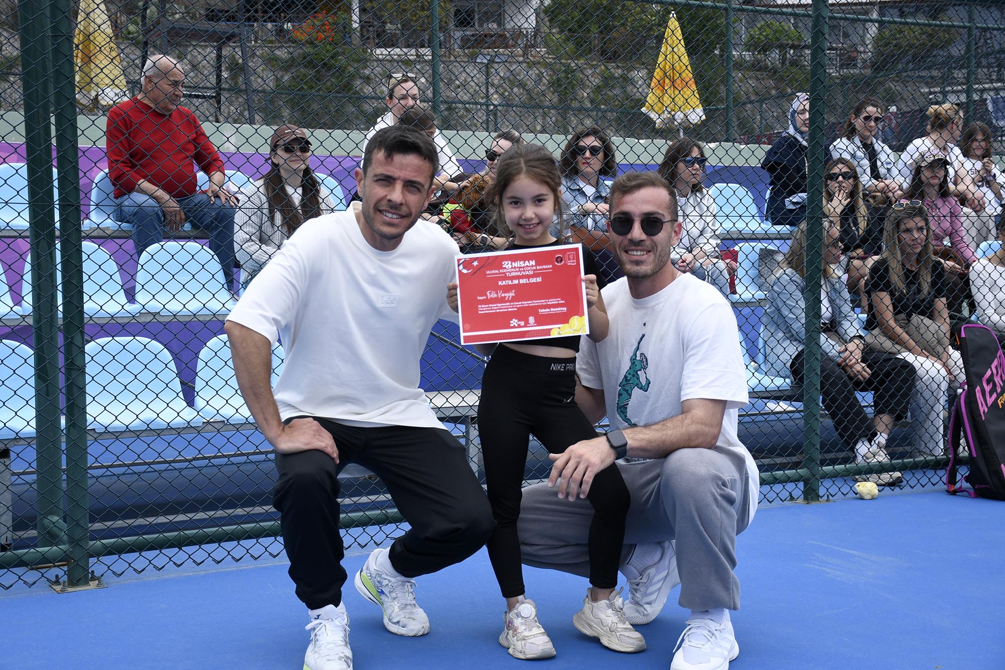 MİNİK TENİSÇİLER 23 NİSAN KUPASI İÇİN KIYASIYA MÜCADELEYE BAŞLADI