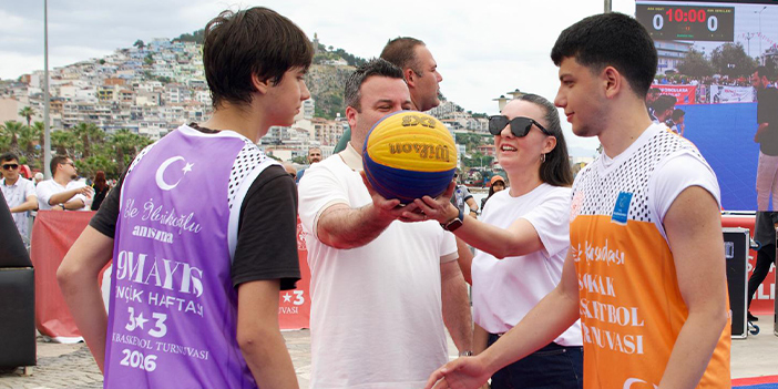 KUŞADASI'NDA 19 MAYIS COŞKUSU 3x3 BASKETBOL TURNUVASI İLE BAŞLADI