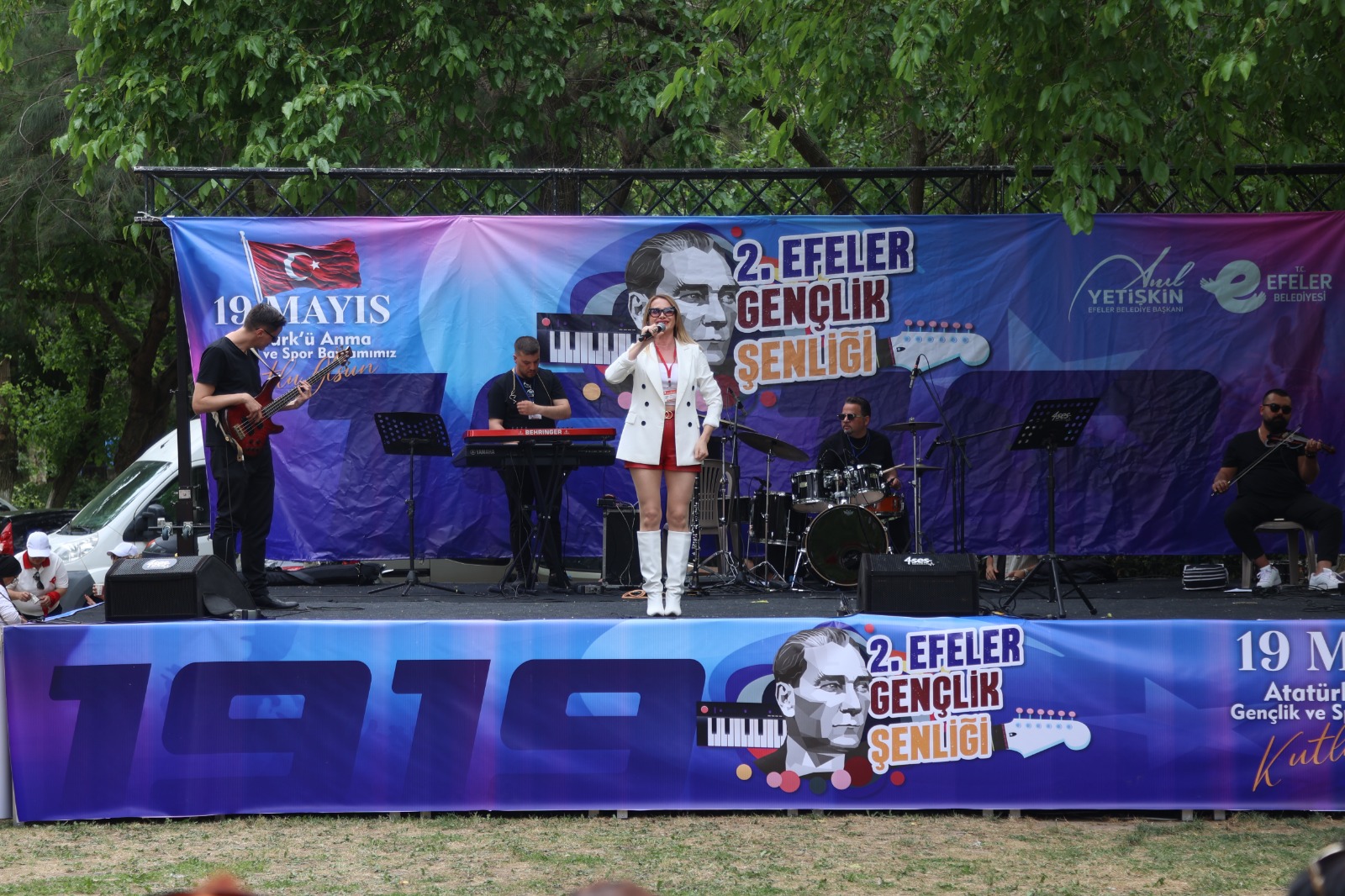 EFELER’DE SANAT GECESİ