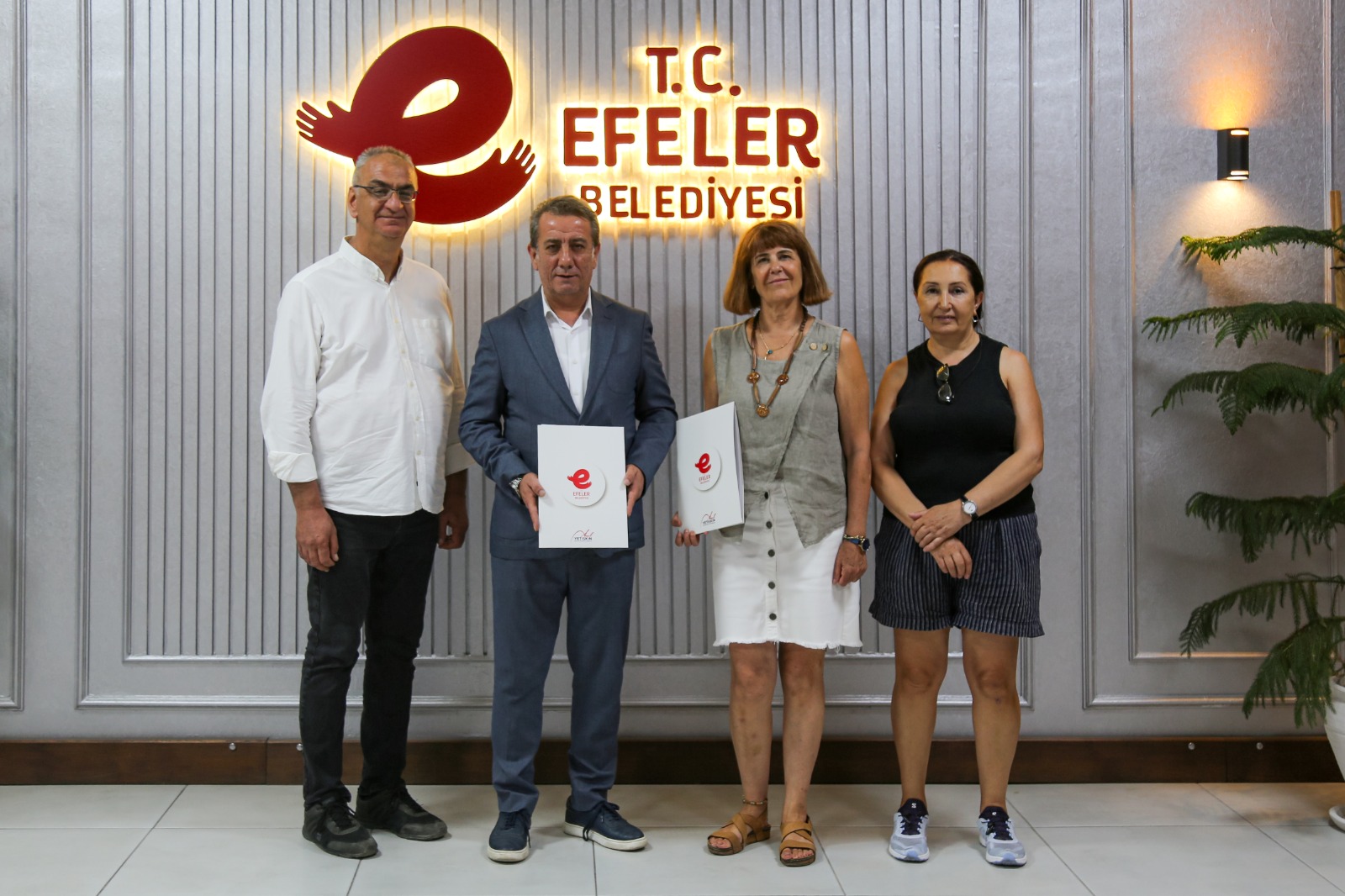 EFELER’DE TARİHİ BİNA ATATÜRK KÜLTÜR EVİ OLARAK PROTOKOLE BAĞLANDI