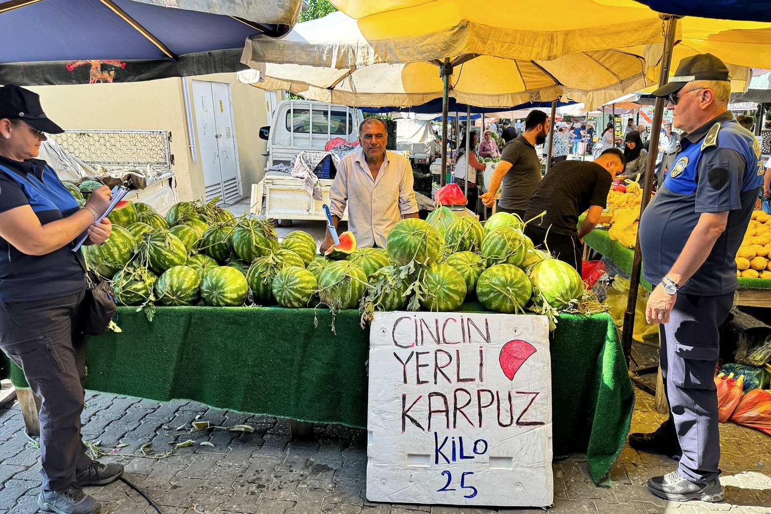 EFELER’DE ETİKETSİZ VE YANILTICI FİYATA GEÇİT YOK