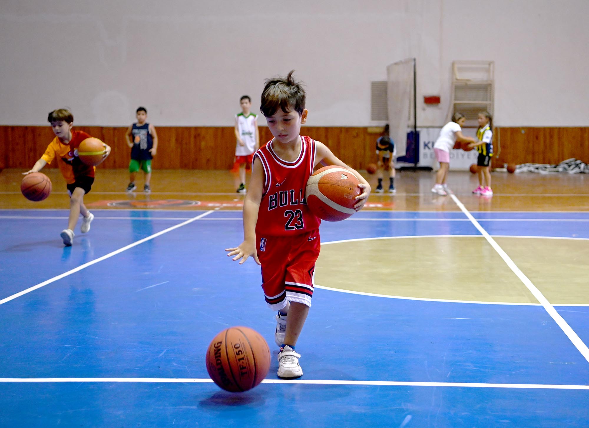KUŞADASI’NDA MİNİKLER İÇİN YAZ DEMEK, SPOR DEMEK