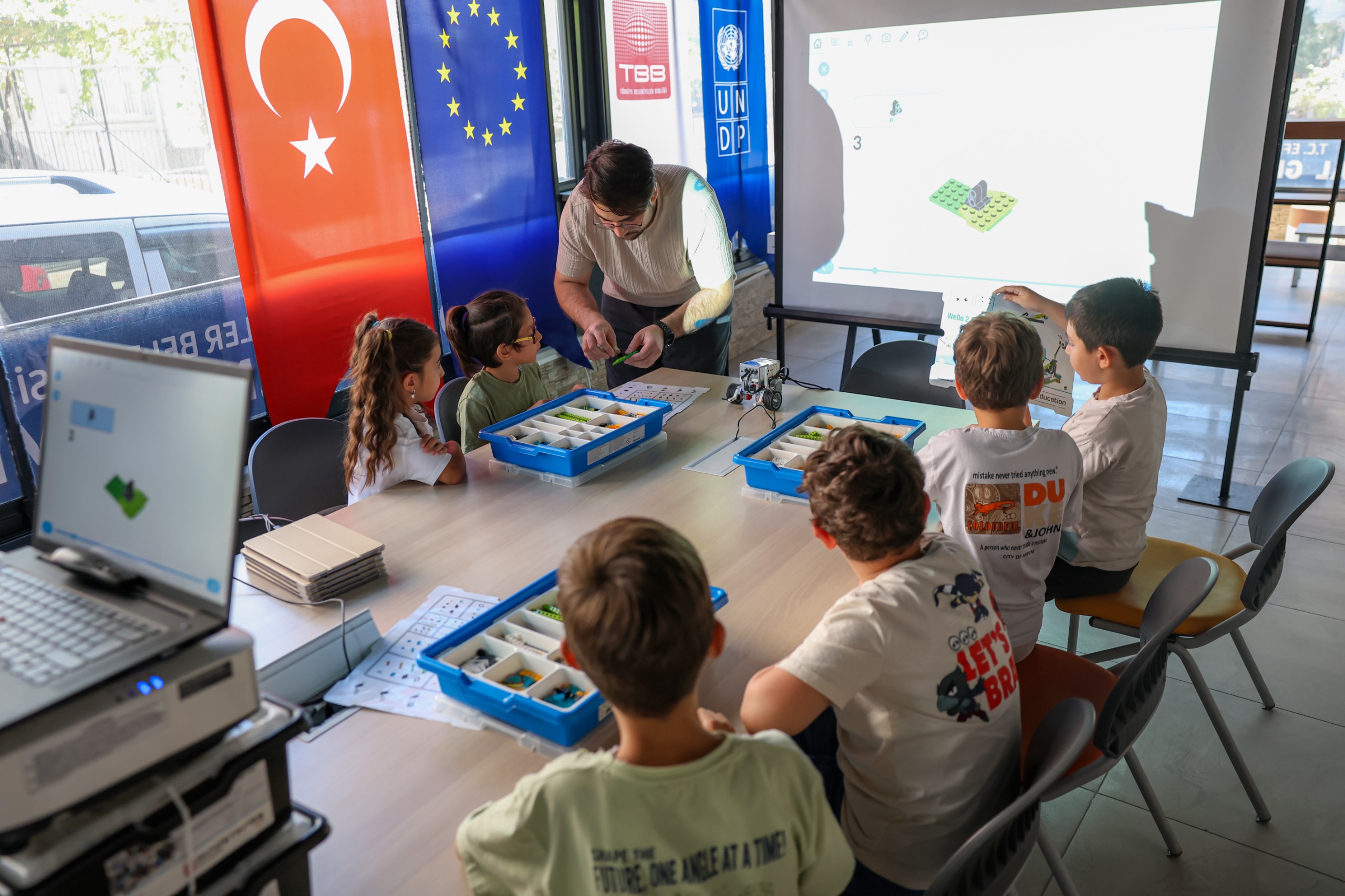 EFELER’DE GELECEĞİN YAZILIMCILARI YETİŞİYOR