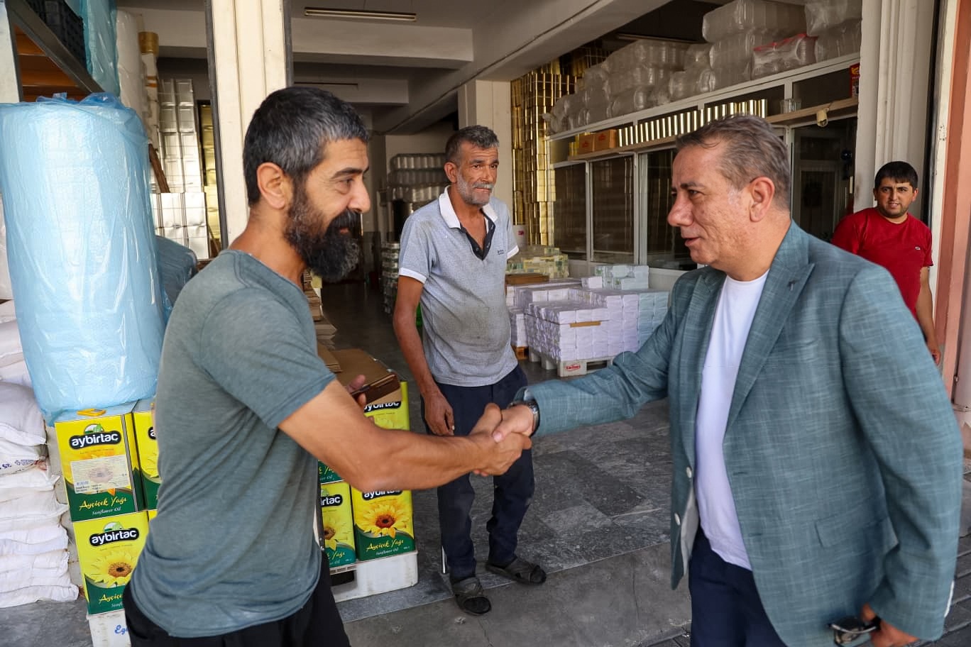 BAŞKAN YETİŞKİN'DEN GIDA ÇARŞISI ESNAFINA ZİYARET