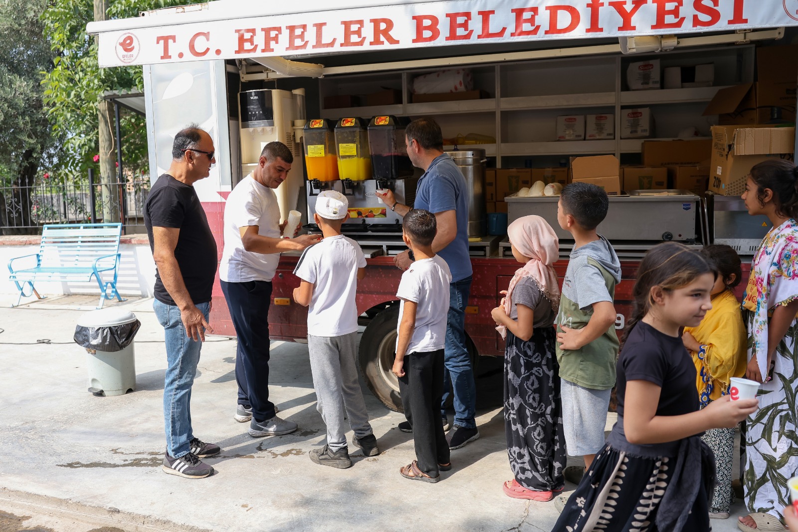 EFELER’DEN KOCAGÜR’E DAYANIŞMA ELİ
