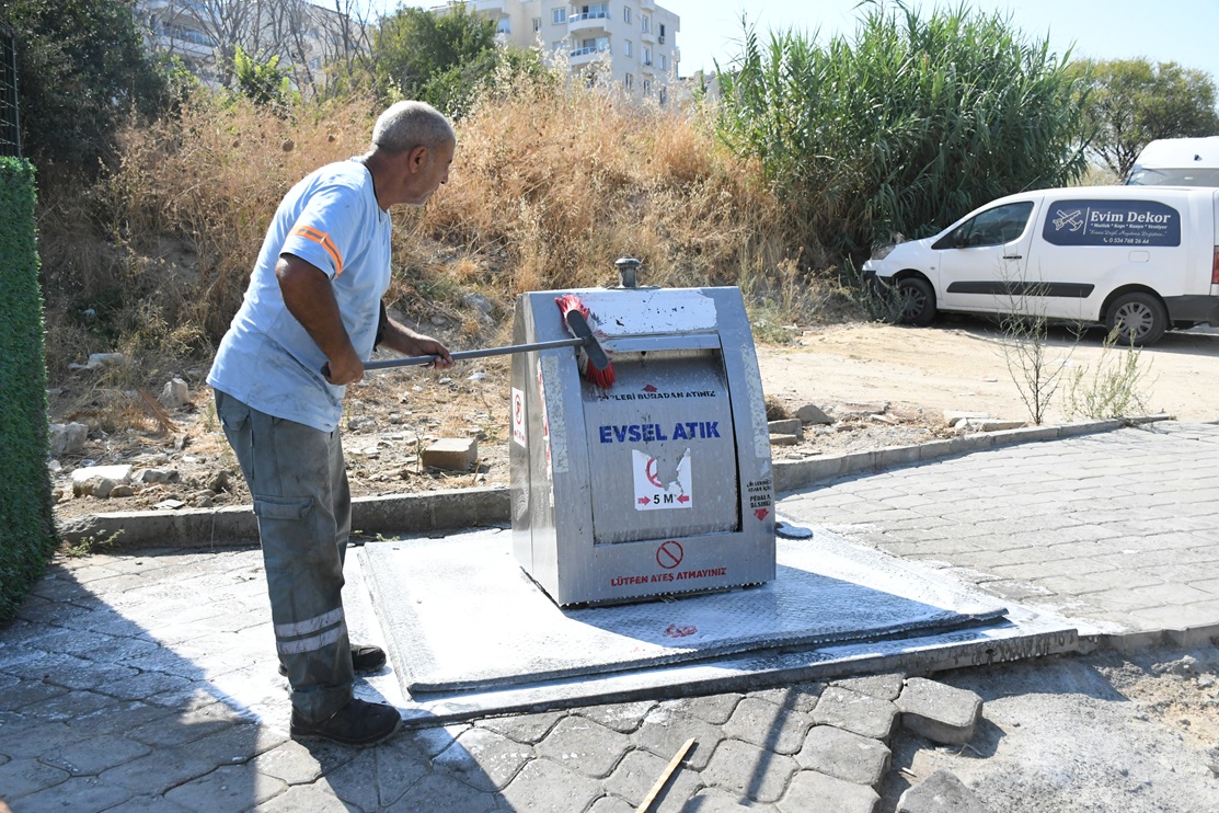 ÇÖP KONTEYNERLERİ DÜZENLİ OLARAK YIKANIYOR