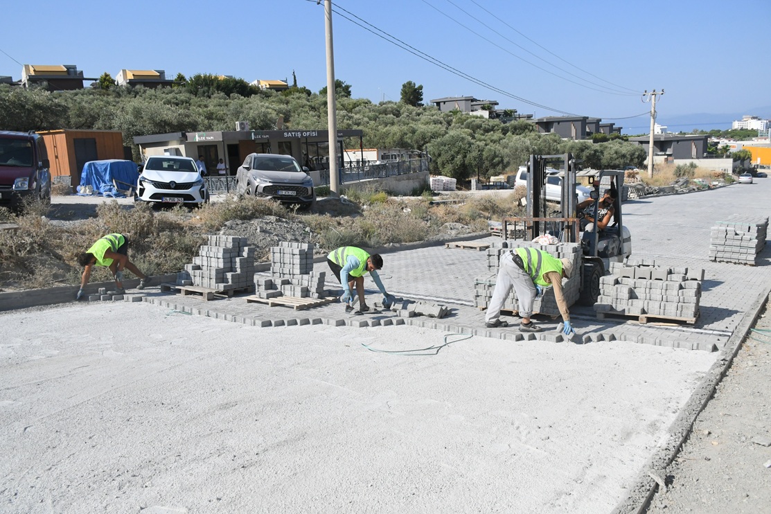 DEĞİRMENDERE’DE 6 BİN METREKARELİK YOL MESAİSİ