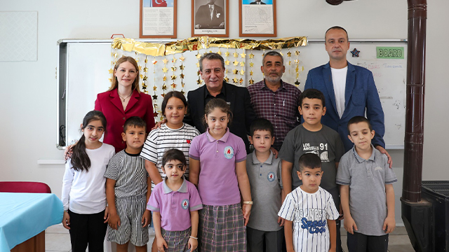 BAŞKAN ANIL YETİŞKİN’DEN MİNİK ÖĞRENCİLERE İLK GÜN SÜRPRİZİ
