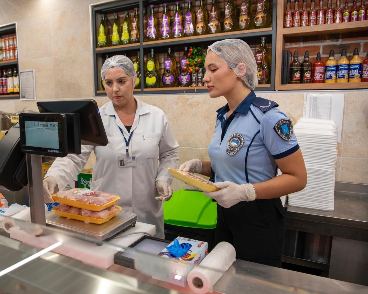 Kuşadası’nda Marketler Denetlendi