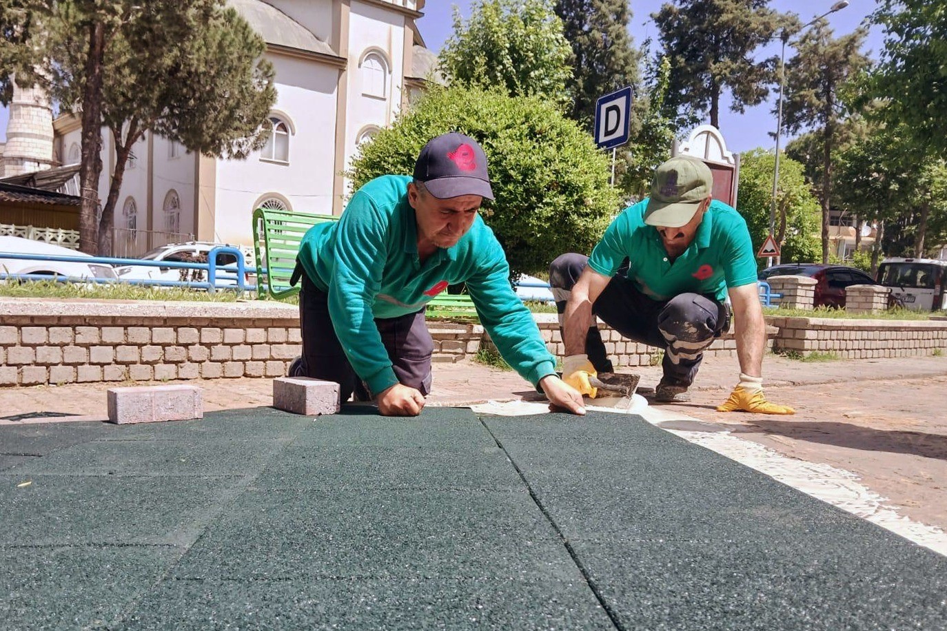 Efeler’de Park Ve Yeşil Alanlar Bakıma Alındı