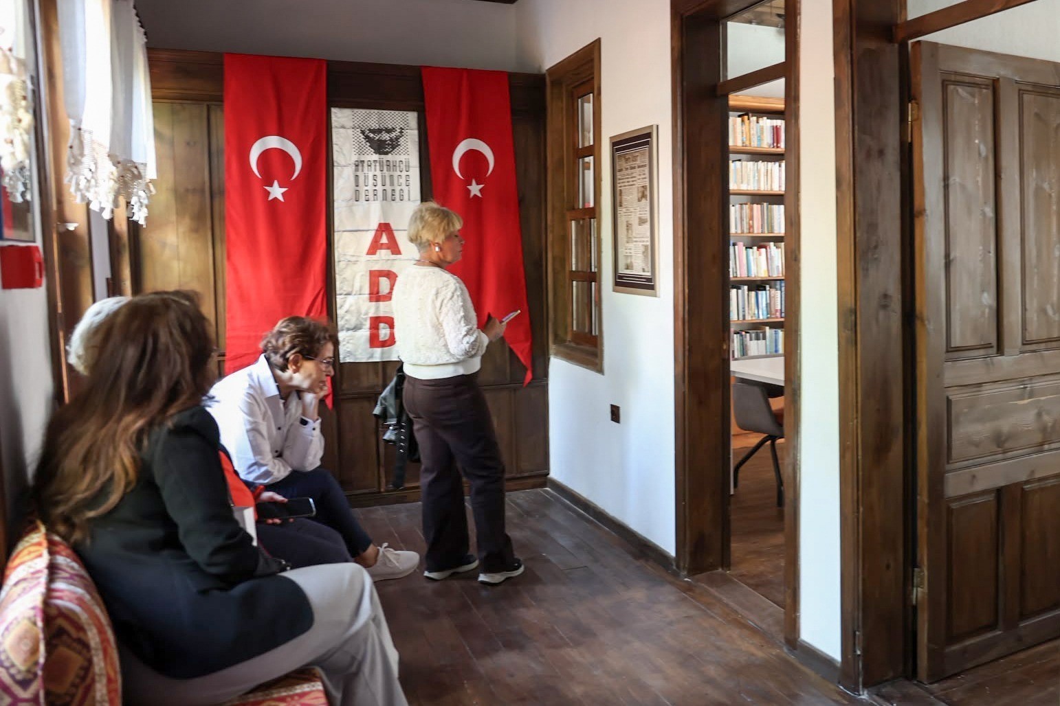 Efeler’de Atatürk Kültür Evi Hizmete Açıldı