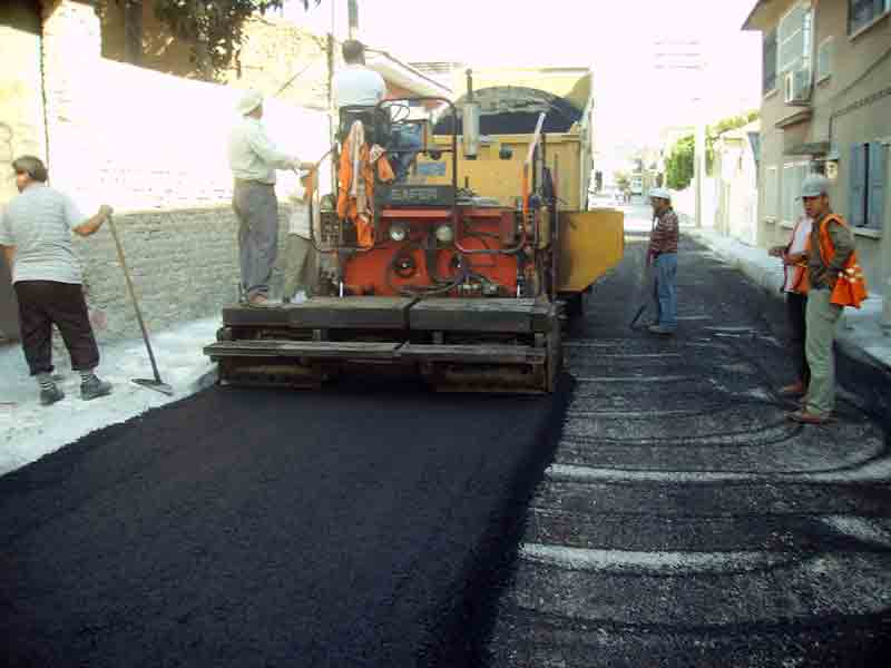 Cumhuriyet Mahallesi’nde asfaltlama çalışmaları devam ediyor