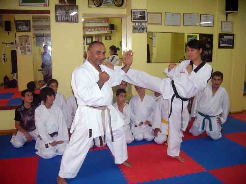 Belediye Başkanlığı İller arası Karate Şampiyonası düzenledi