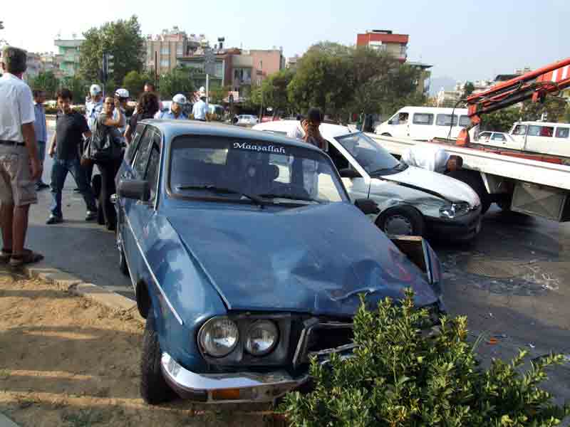 Aydın Işıklı Kavşağı’nda ışık ihlâli kazaya neden oldu