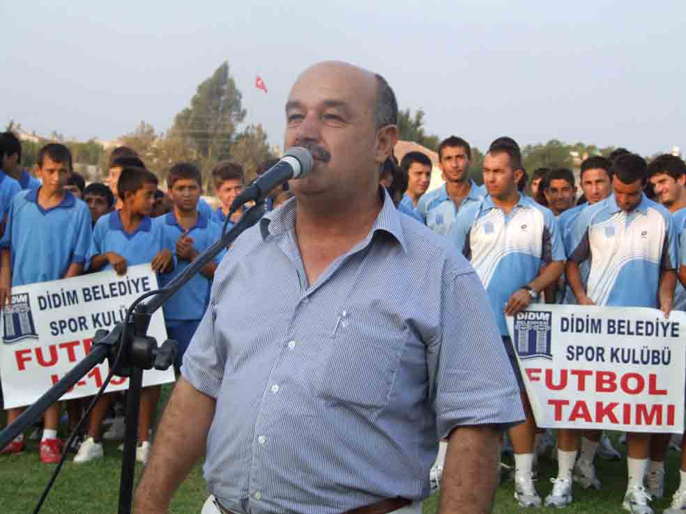 Didim Atatürk Stadı’nda Türk-İngiliz Takımları arasında dostluk maçı