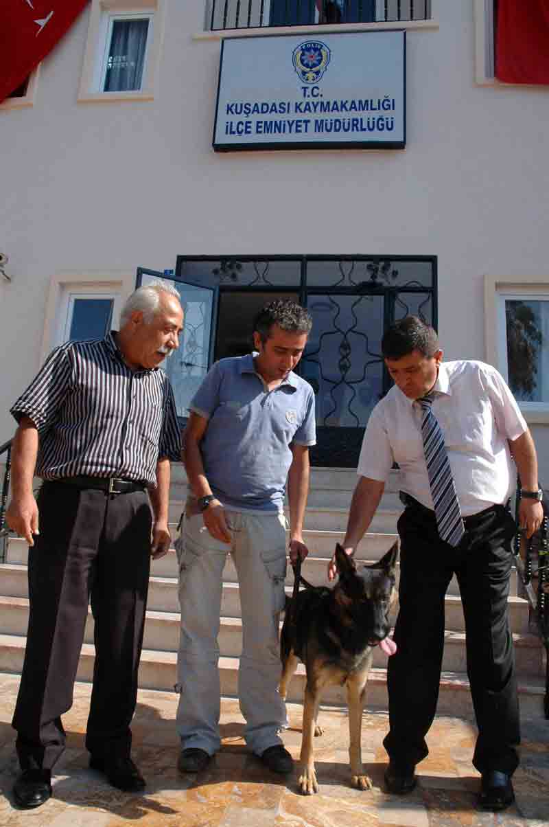 Ünlü Bombacı Tika Kuşadası’na tayin oldu