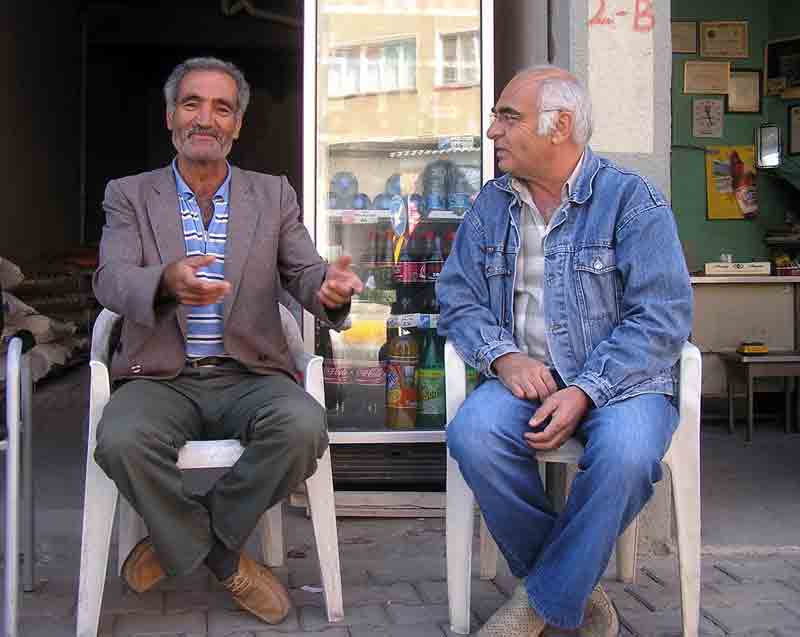 Ekonomik kriz ve büyük mağazalar küçük esnafı bitirdi