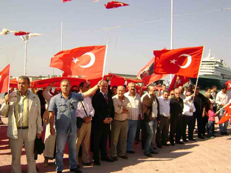 Kuşadası’nda teröre lanet mitingi