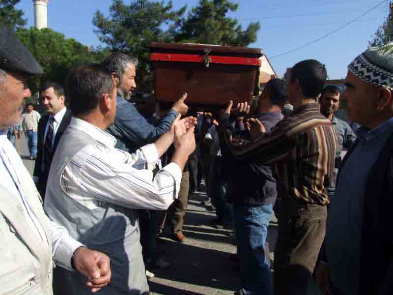 Talihsiz genç gözyaşları arsında toprağa verildi