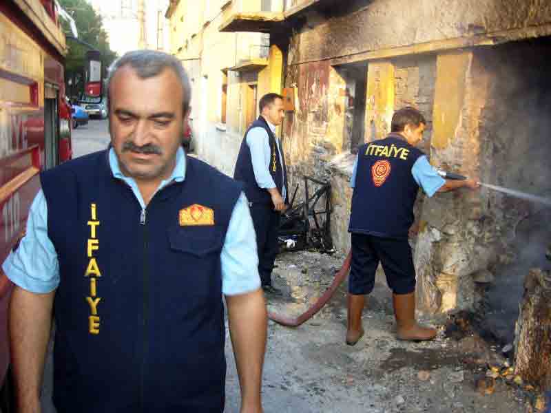 Söke’de metruk binalar bıktırdı!