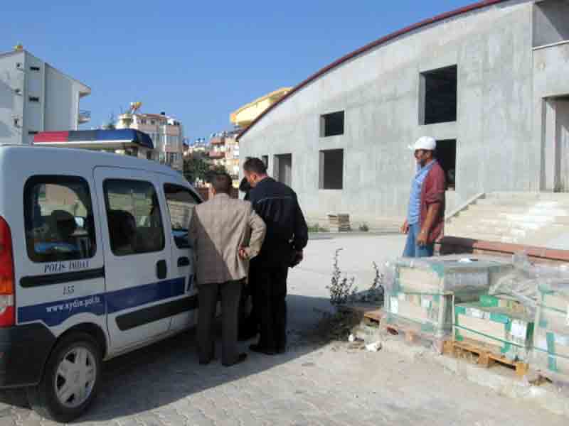 Hırsızlar Kültür Merkezi’nin inşaat malzemelerini çaldı