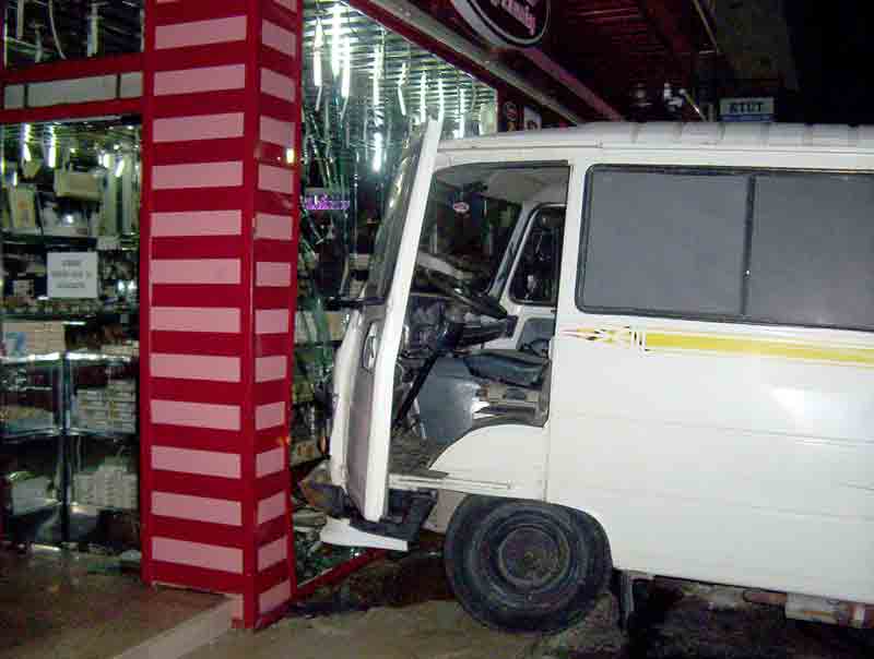 Şaşkın hırsızların macerası kuruyemişçide bitti