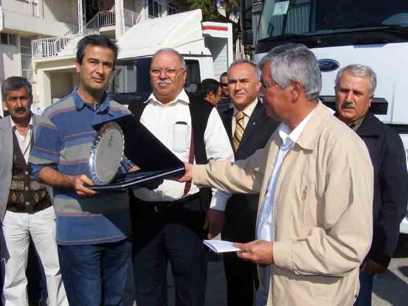 Söke TARİŞ Pamuk Kooperatifi’nden emektar ustaya plaketli uğurlama