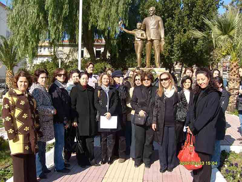 Kadınlar siyasette daha fazla koltuk istedi