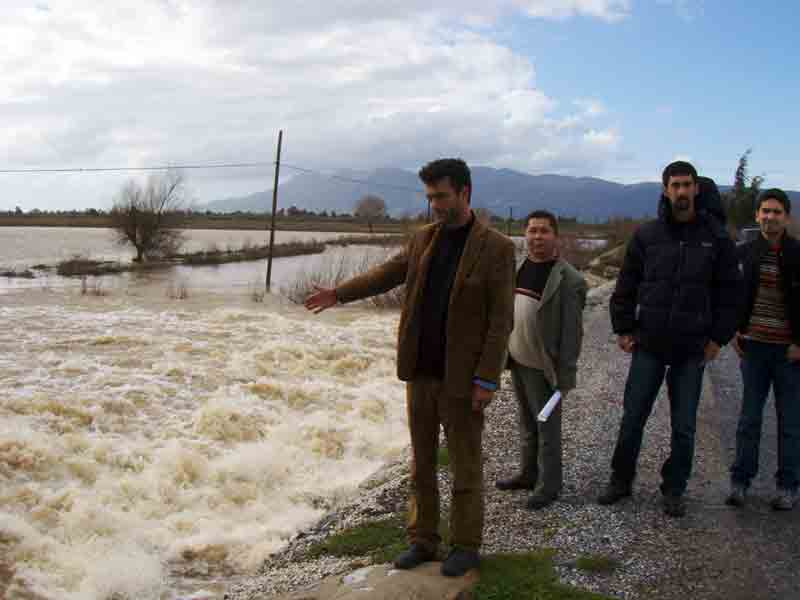 Menderes yine taştı