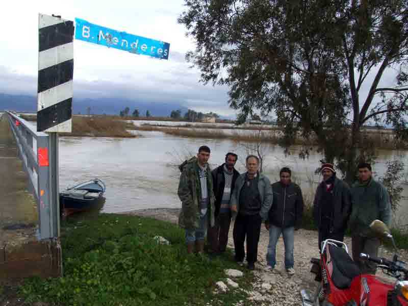 Büyük Menderes Nehri Didim Ovasını da sular altında bıraktı