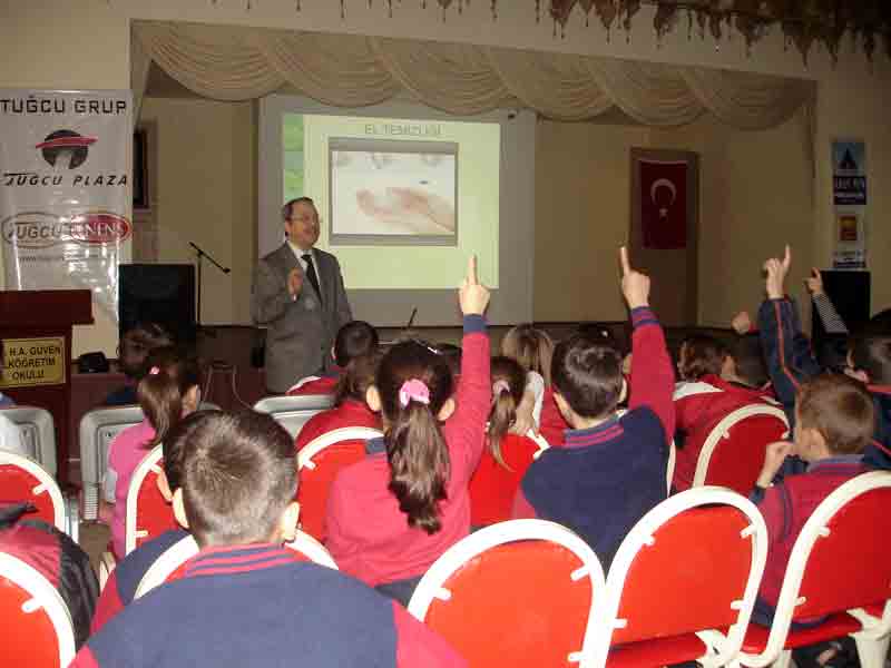 Güven Kolejinden hijyen semineri