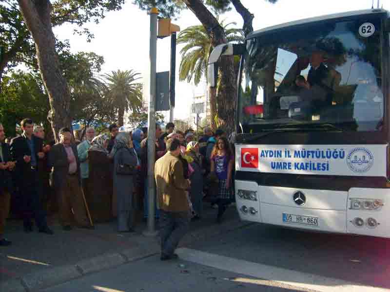 Aydından 2009 yılının ilk umre kafilesi kutsal topraklara uğurlandı